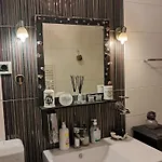 Lovely In Rose Resort, בית אירוח