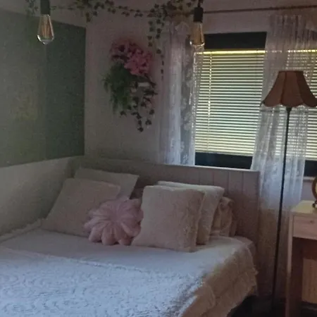 民宿 Lovely In Rose Resort, 卢布尔雅那