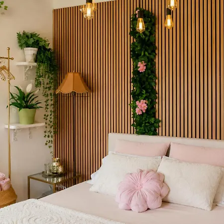 Lovely In Rose Resort, Homestay
